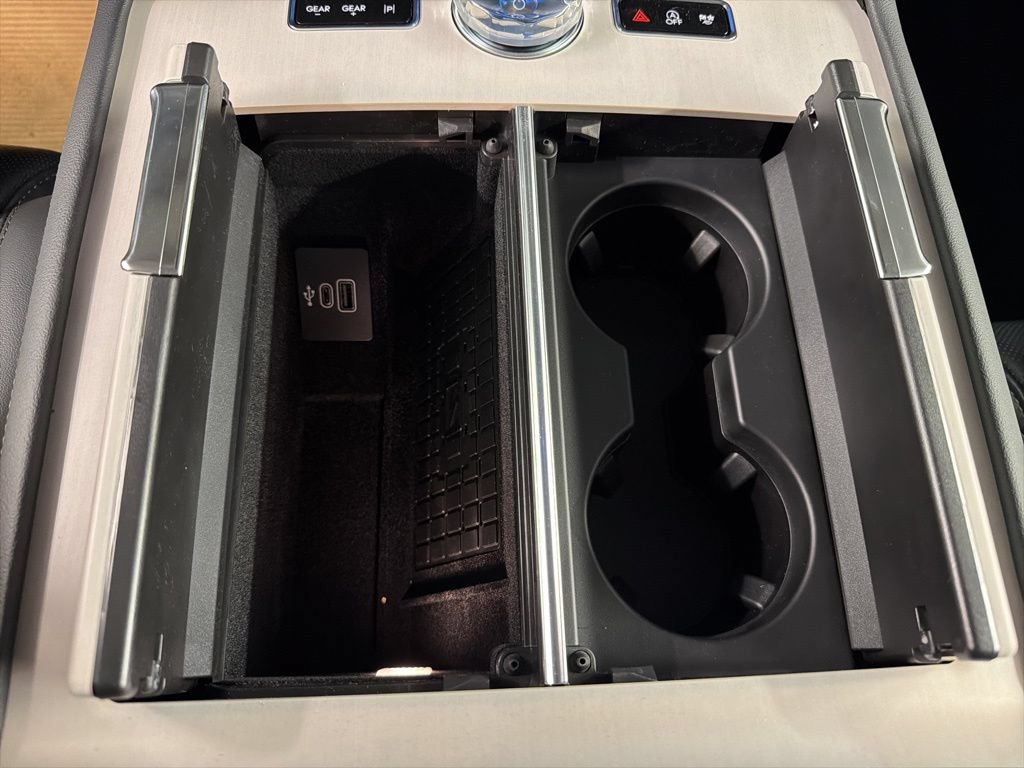 New 2026 Lincoln Navigator Premiere AWD/4WD image 17
