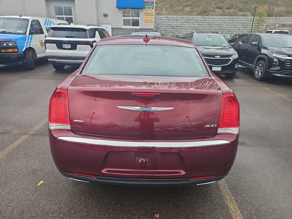 Used 2018 Chrysler 300 Limited AWD/4WD image 7