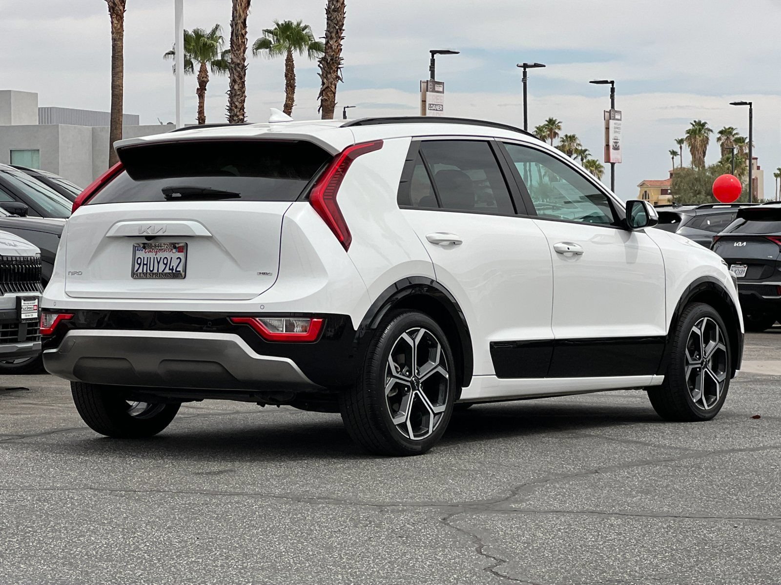 Used 2023 Kia Niro EX Touring FWD image 3