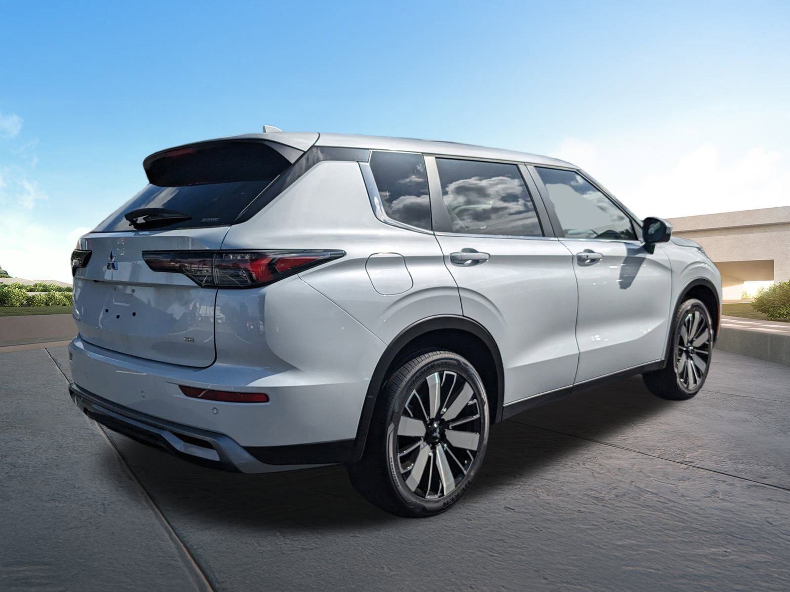 New 2025 Mitsubishi Outlander SE image 4