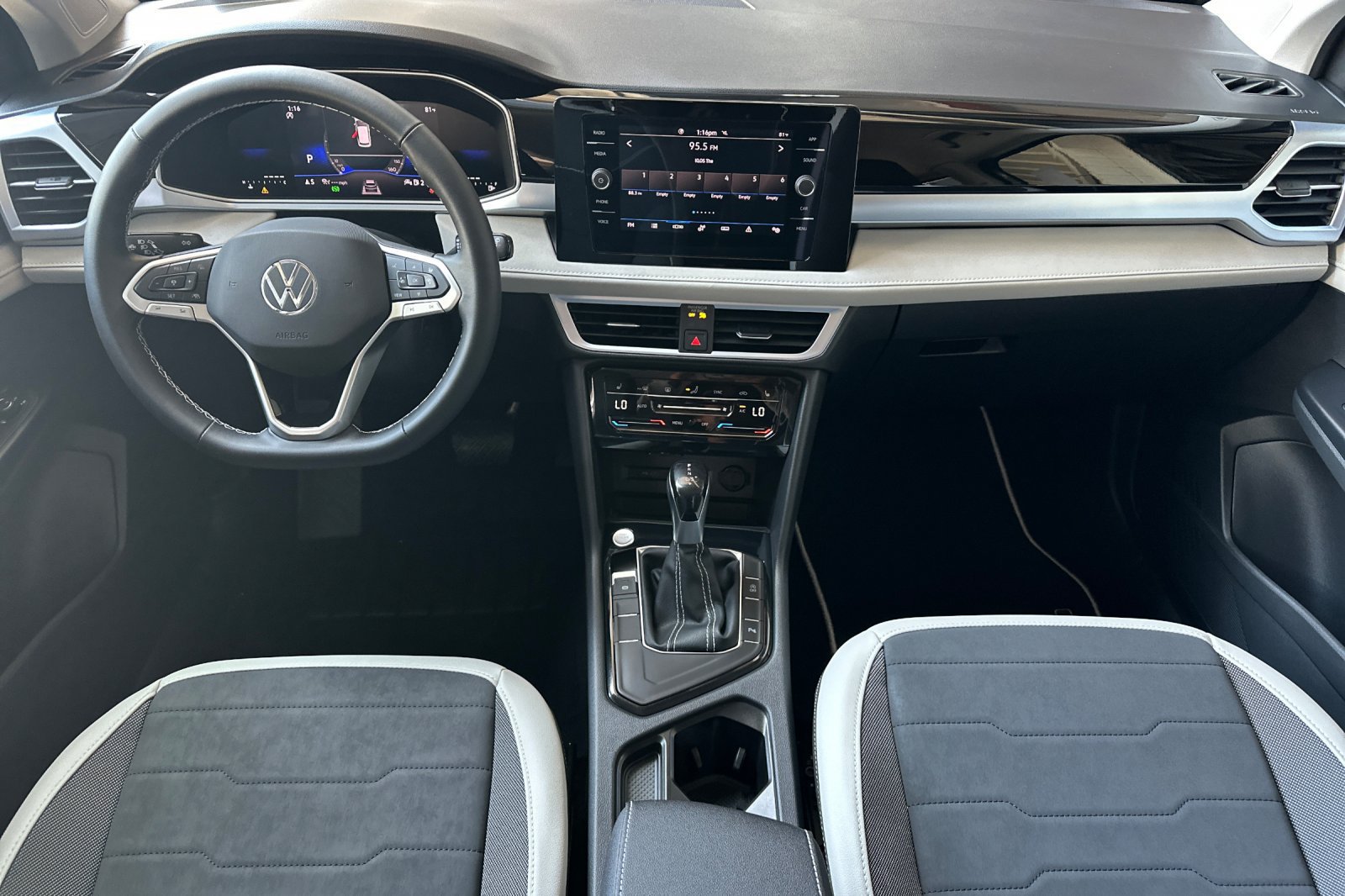 New 2026 Volkswagen Taos SE FWD image 11