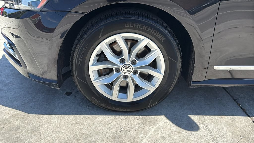 Used 2017 Volkswagen Passat 1.8T S FWD image 18