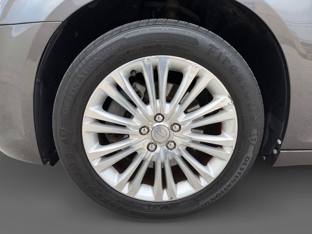 Used 2014 Chrysler 300 AWD w/ Driver Convenience Group image 10