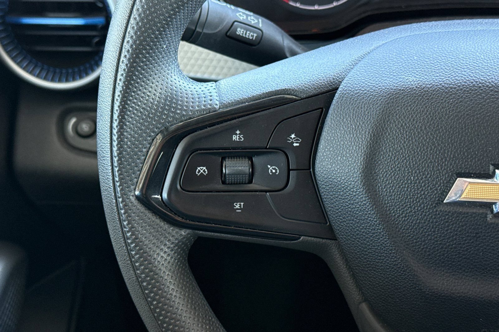 Used 2025 Chevrolet Trax LS FWD image 31