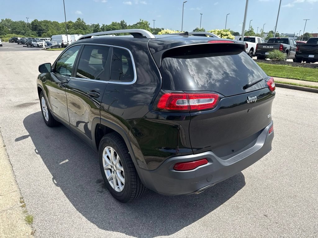 Used 2018 Jeep Cherokee Latitude w/ Cold Weather Group FWD image 4