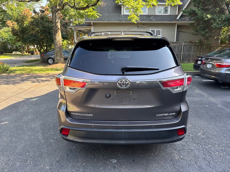 Used 2015 Toyota Highlander Limited AWD/4WD image 9