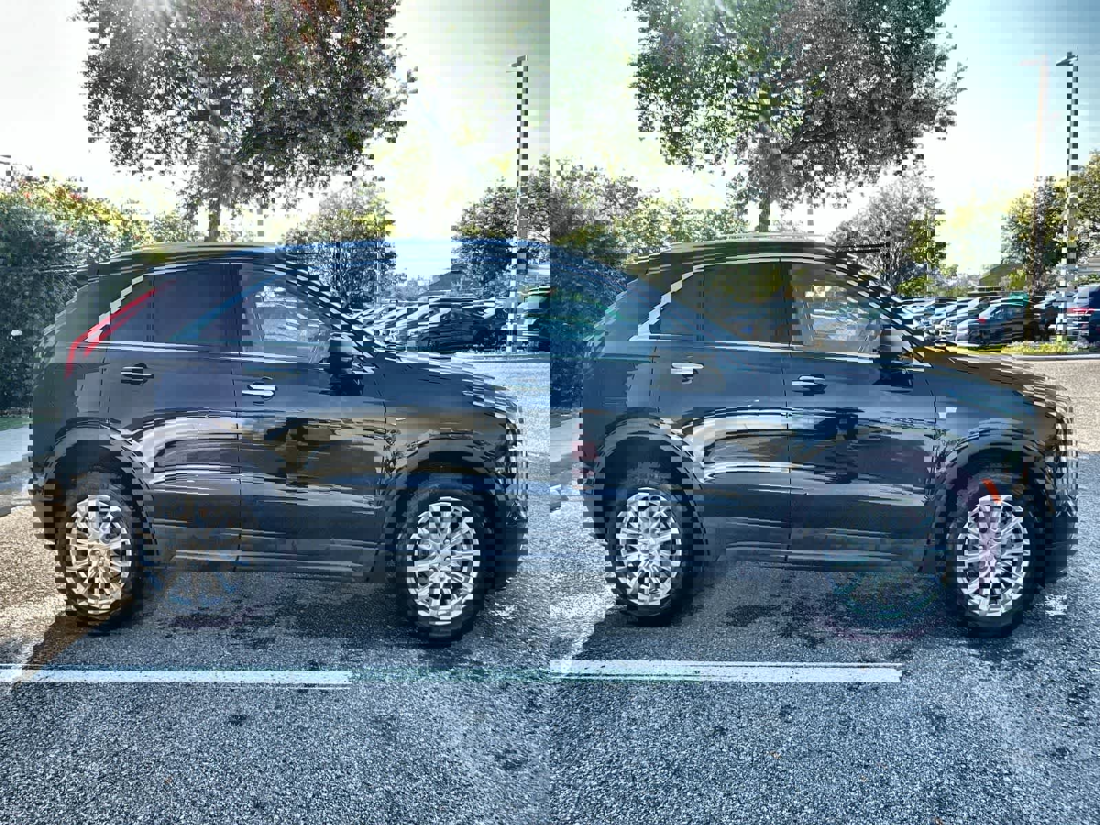 Used 2022 Cadillac XT4 Luxury w/ Driver Awareness Package image 10