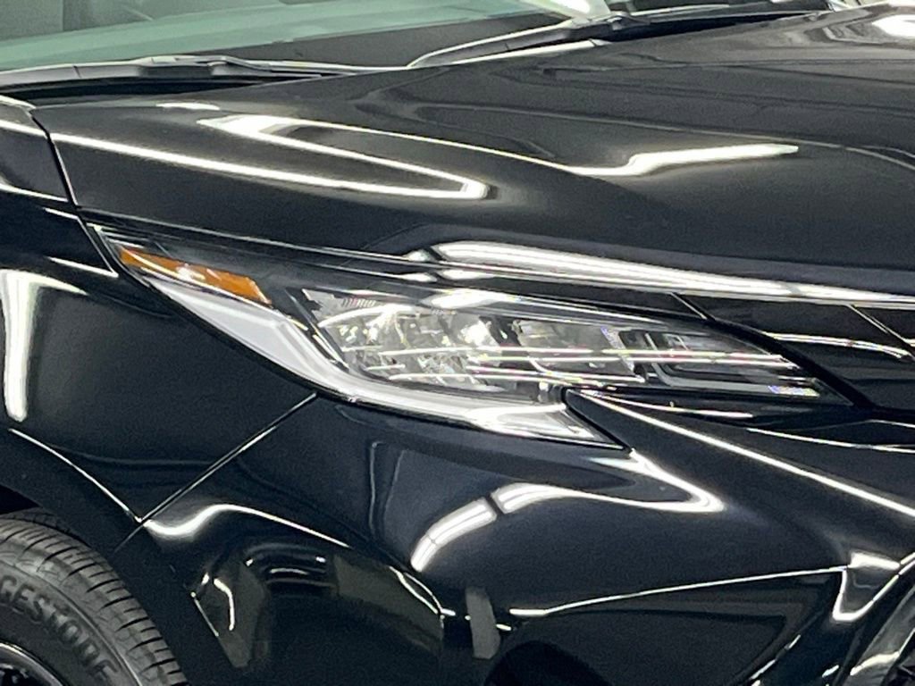 Used 2025 Toyota Sienna XSE image 44
