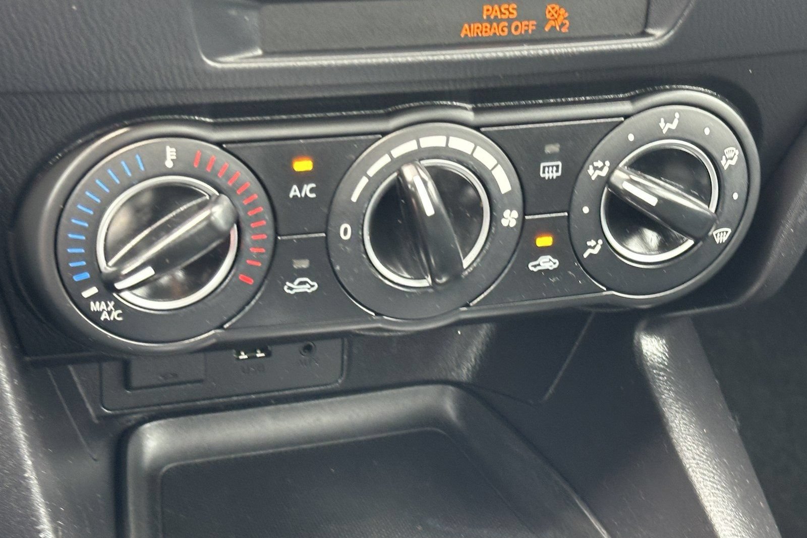 Used 2018 MAZDA MAZDA3 Sport w/ Preferred Equipment Package FWD image 19