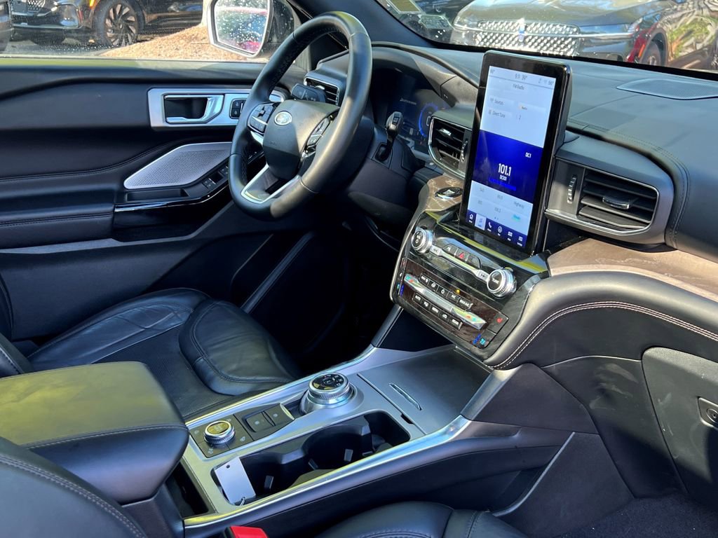 Used 2024 Ford Explorer Platinum w/ Technology Package AWD/4WD image 14