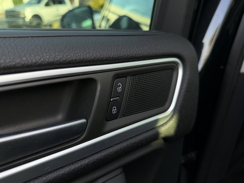 Used 2012 Volkswagen Touareg Hybrid AWD/4WD image 49