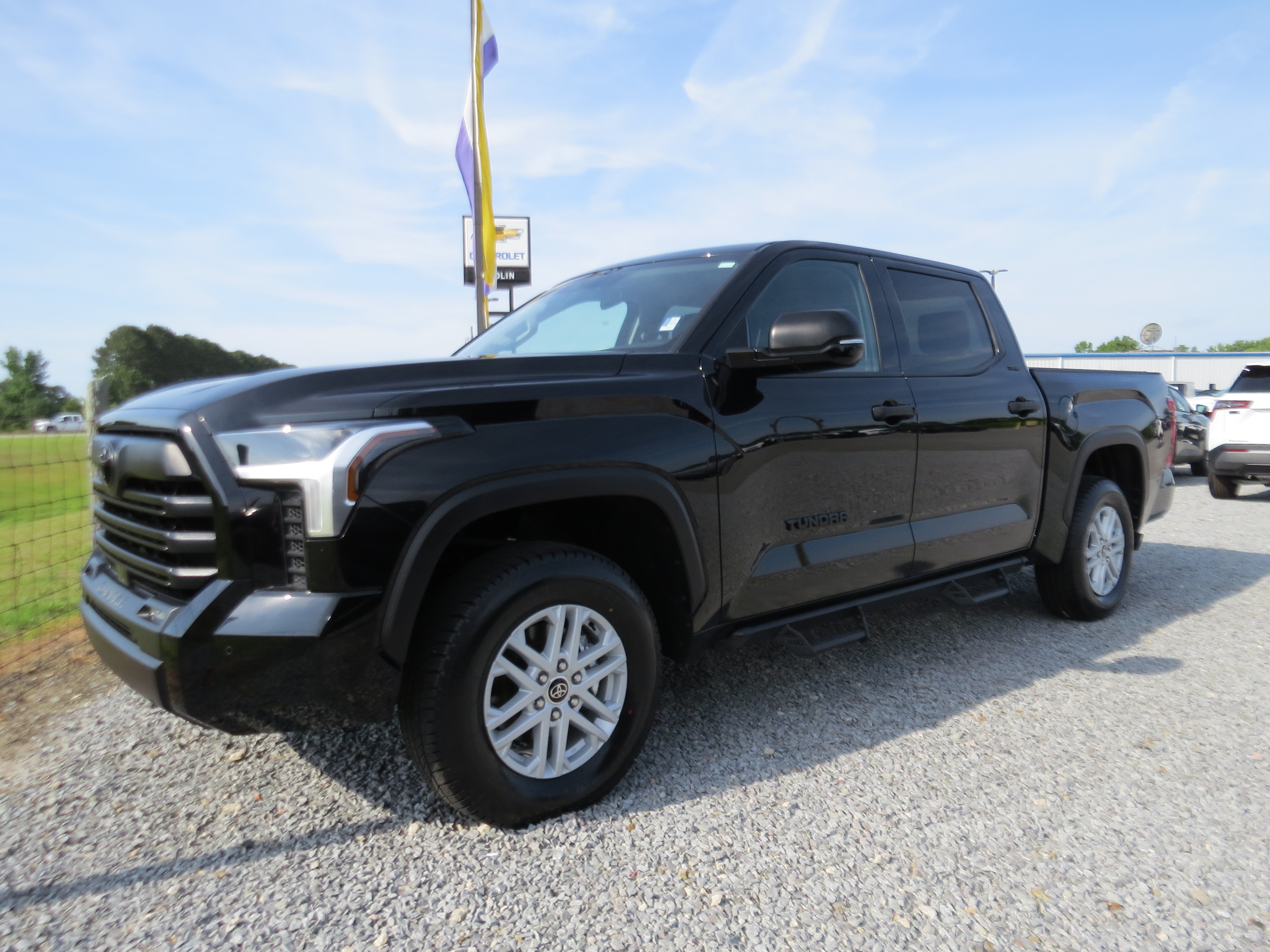 Used 2024 Toyota Tundra SR5 w/ SR5 Convenience Package AWD/4WD image 34