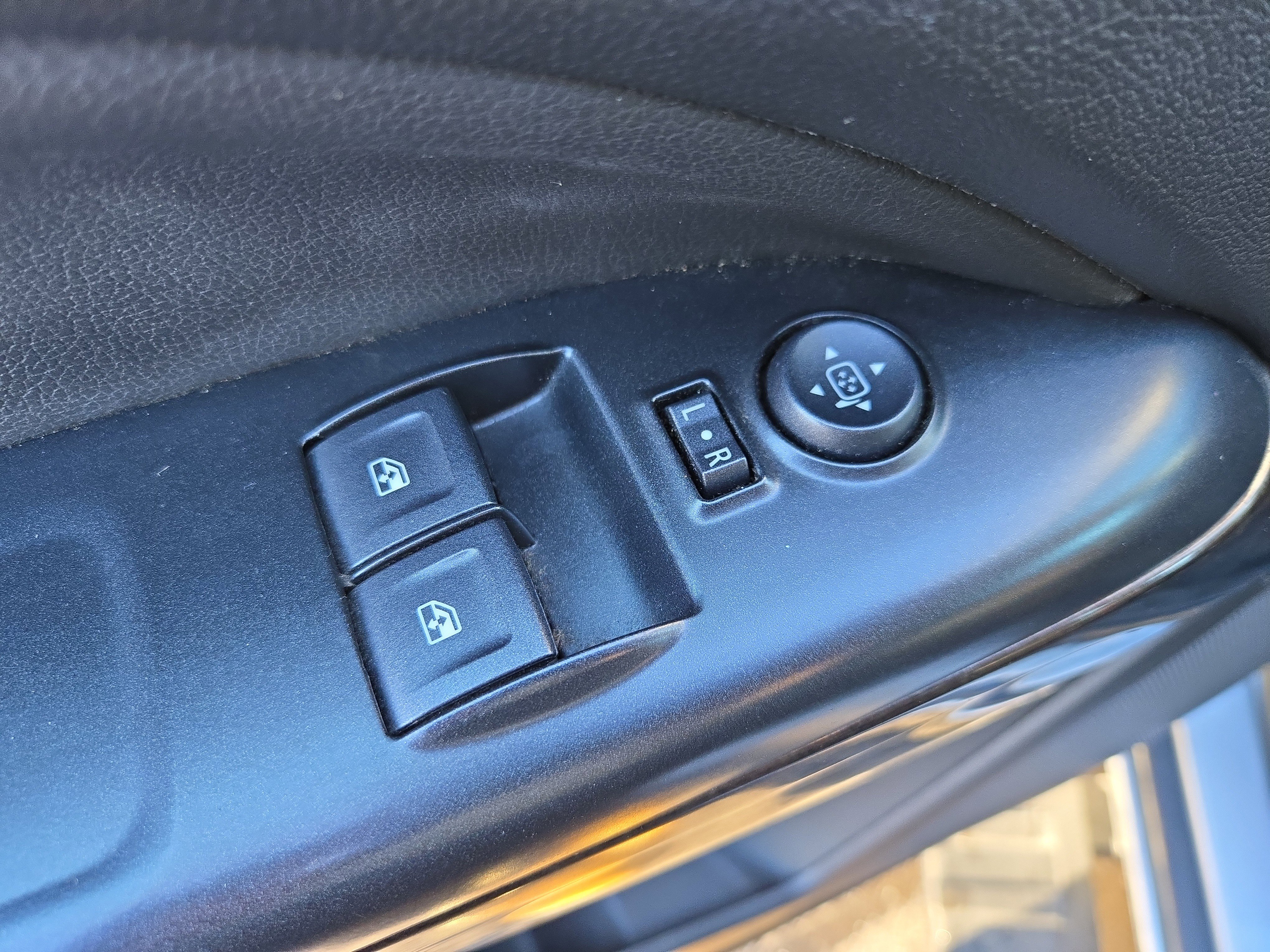 Used 2015 GMC Canyon SLT w/ Driver Alert Package image 14