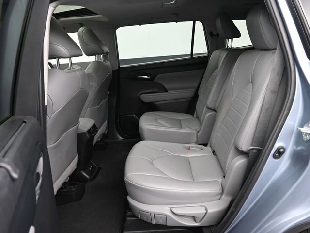 Used 2021 Toyota Highlander XLE image 29