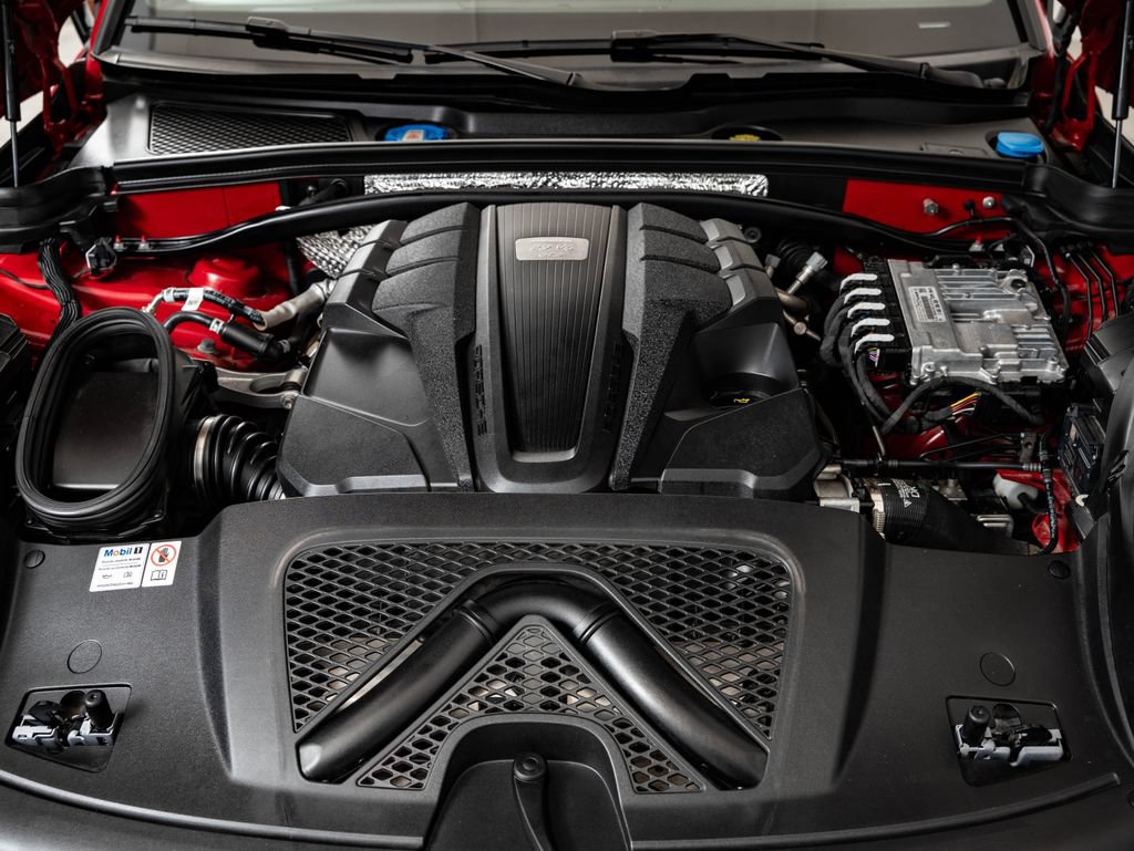 Certified 2024 Porsche Macan GTS AWD/4WD image 47