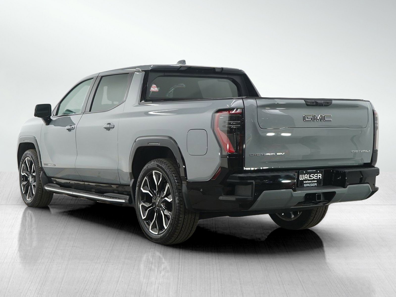 Used 2024 GMC Sierra EV Denali image 3