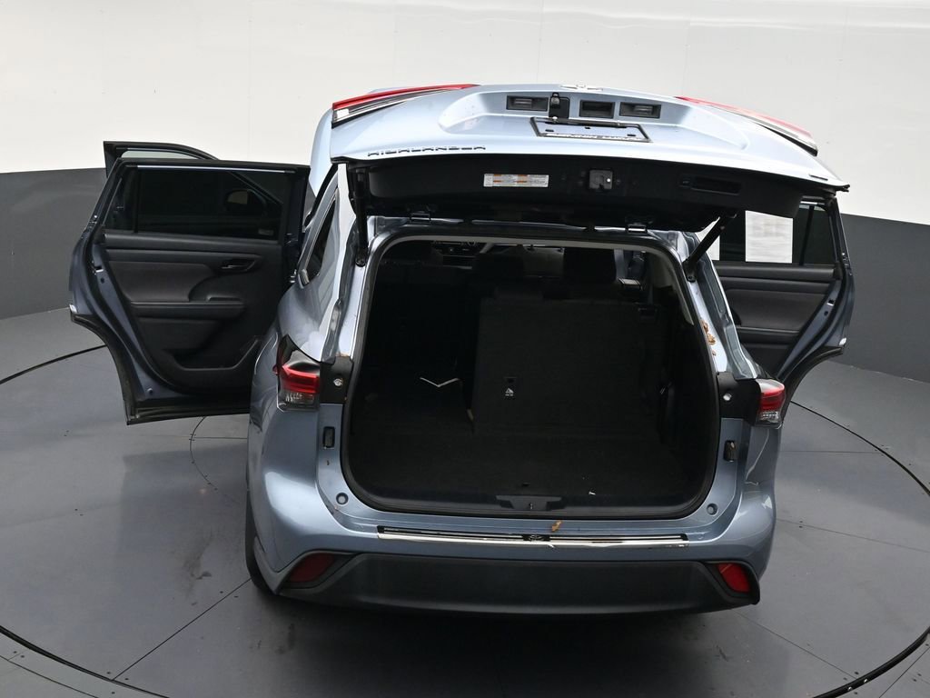 Used 2022 Toyota Highlander LE image 32