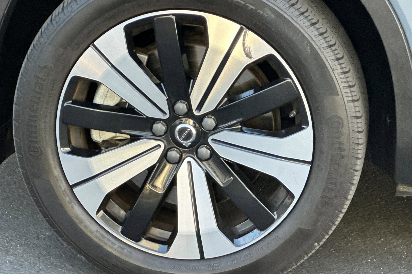 Certified 2023 Volvo XC40 Recharge Plus image 32