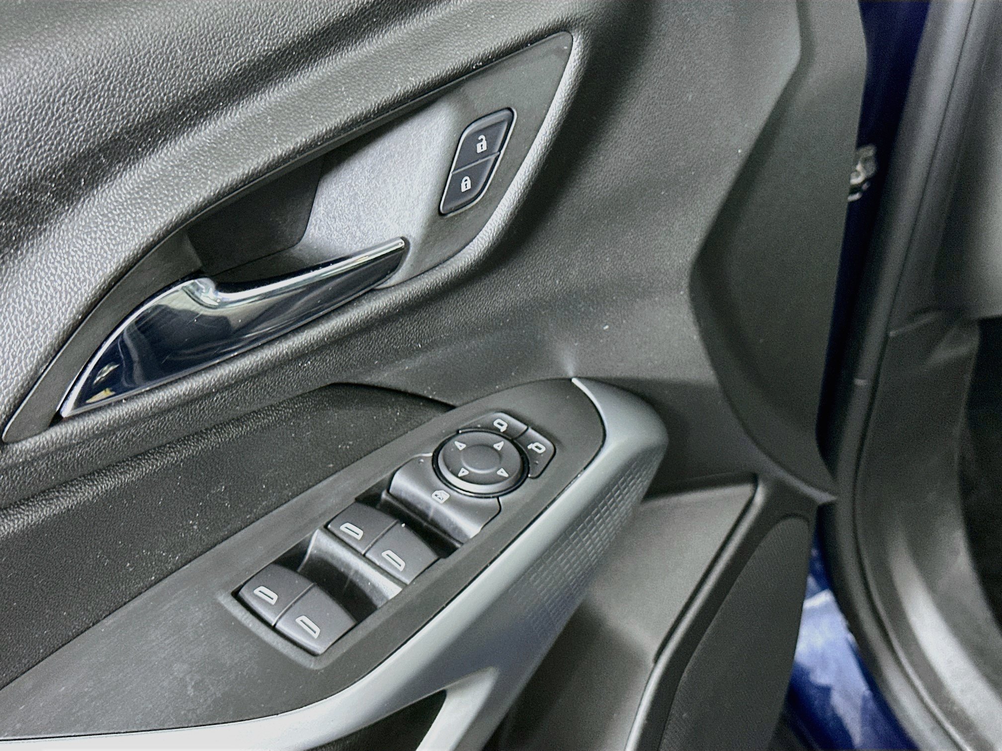 Used 2024 Chevrolet Trax LS w/ LS Convenience Package FWD image 15