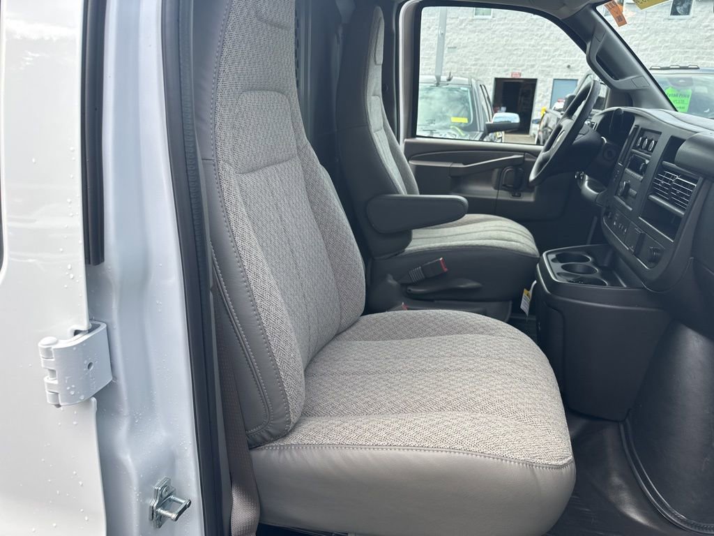 New 2025 Chevrolet Express 2500 Work Van w/ Driver Convenience Package image 15