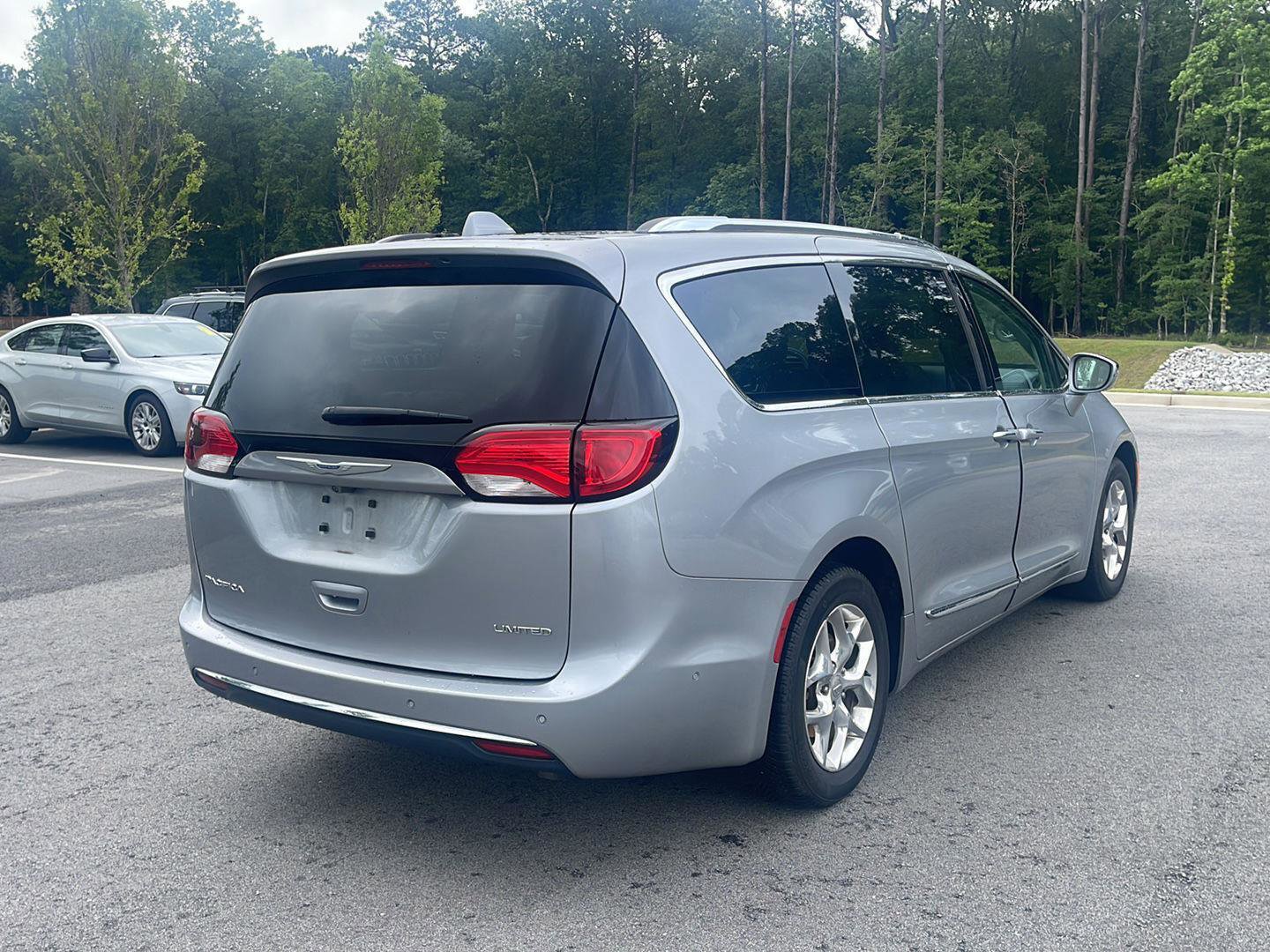 Used 2017 Chrysler Pacifica Limited FWD image 7