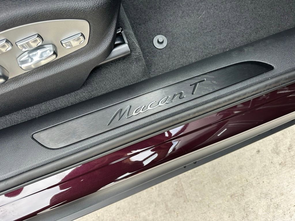 Certified 2025 Porsche Macan Turbo image 40