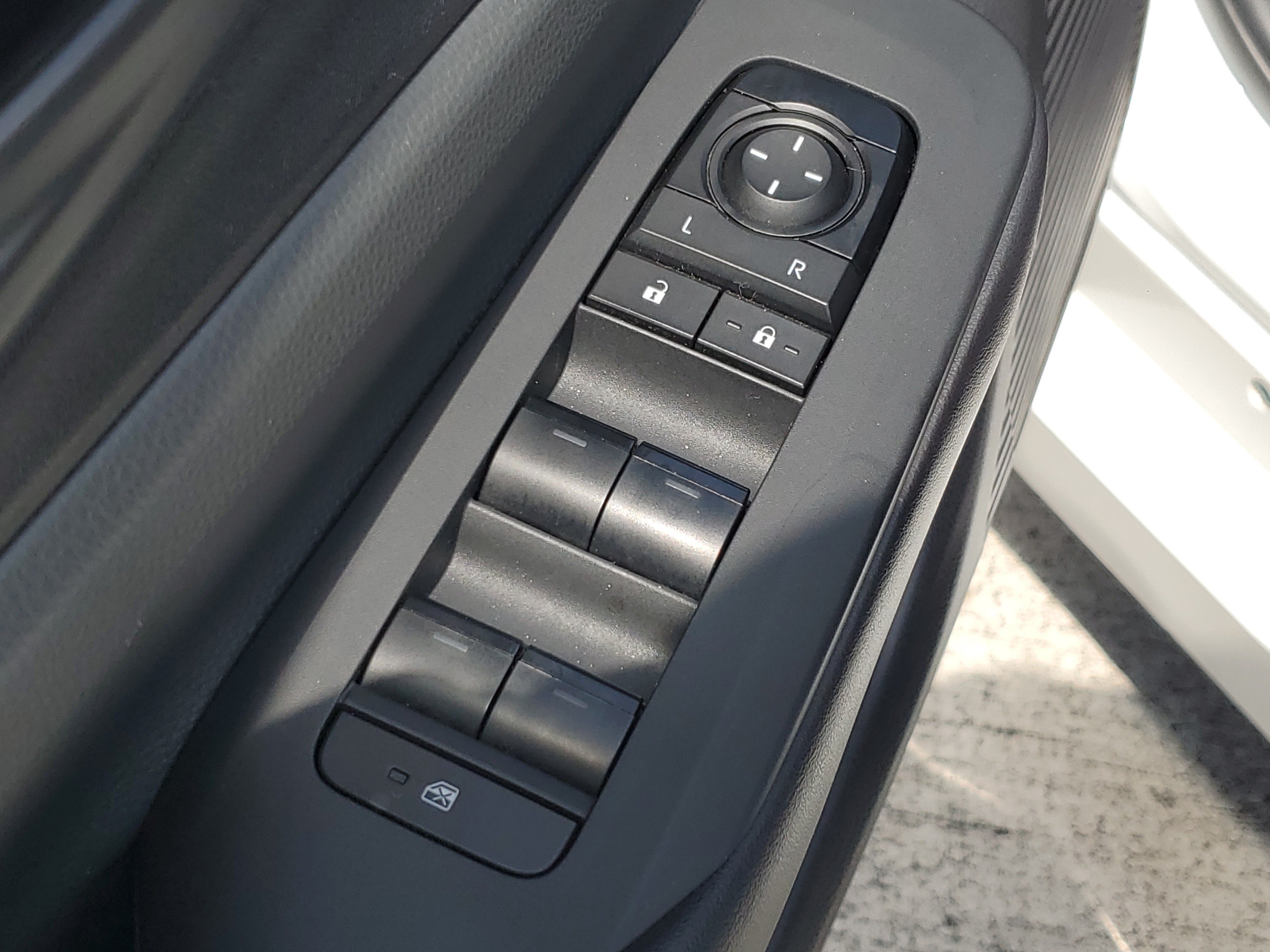Certified 2024 Toyota Prius LE FWD image 21