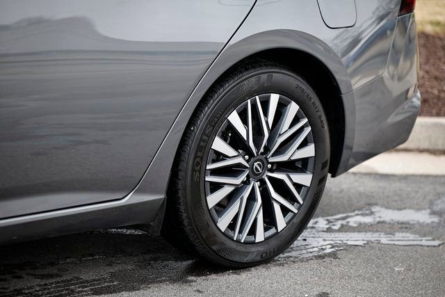 Used 2025 Nissan Altima 2.5 SV image 6