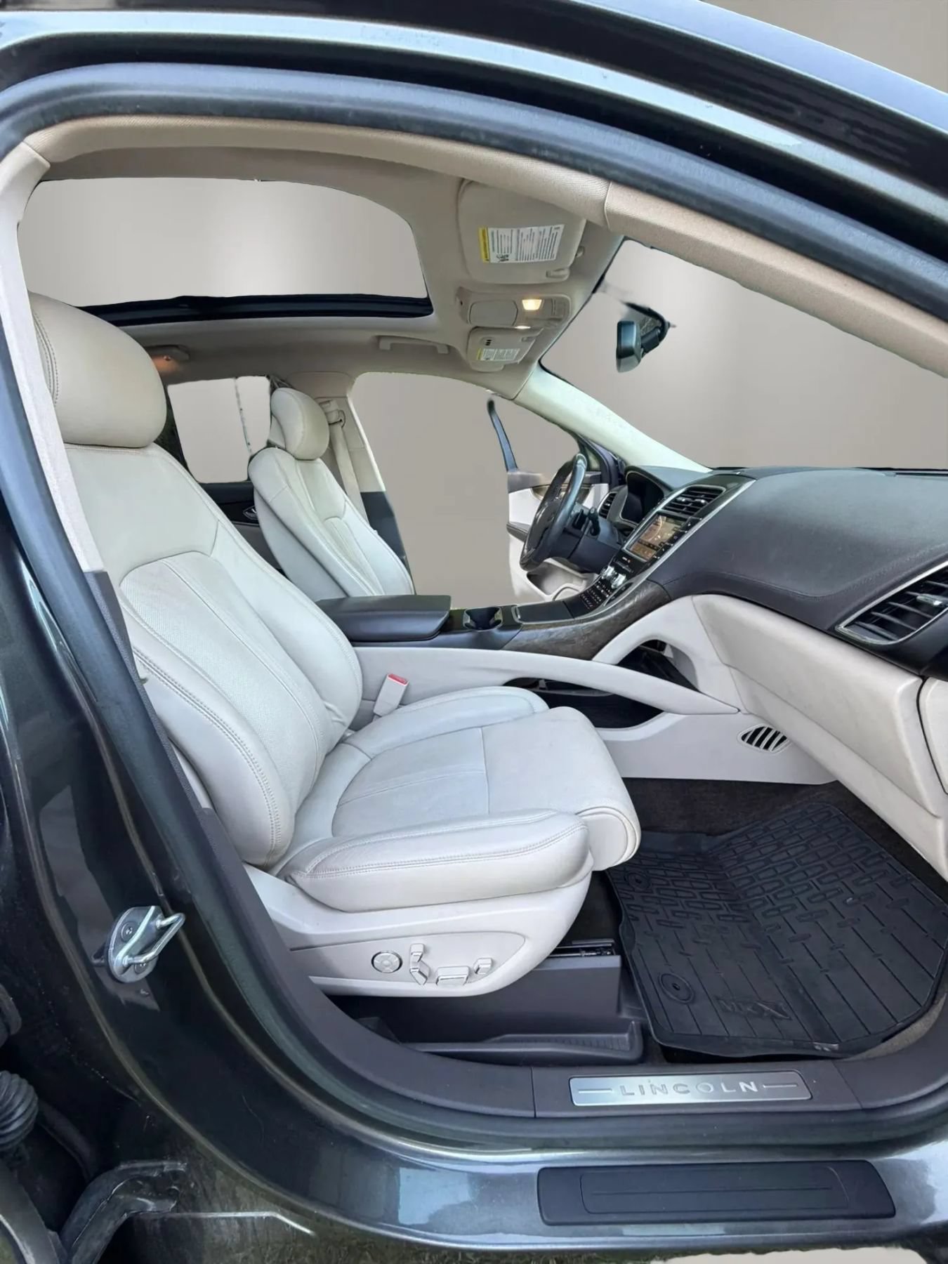 Used 2017 Lincoln MKX Reserve FWD image 10