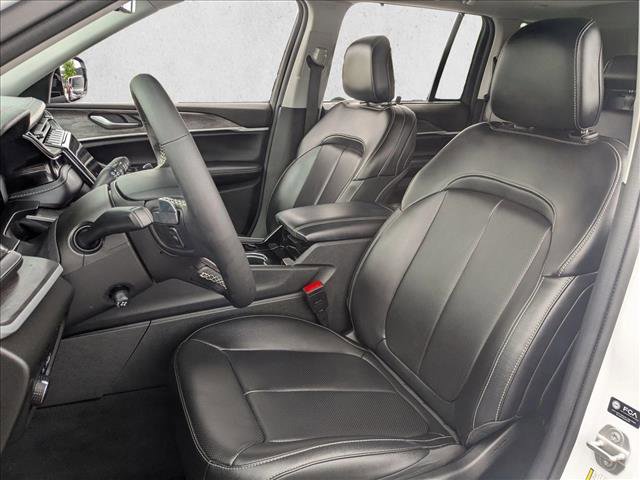 Used 2023 Jeep Grand Cherokee 4WD 4xe w/ Luxury Tech Group II image 18