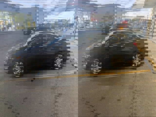 Used 2024 Chevrolet Malibu LT image 1