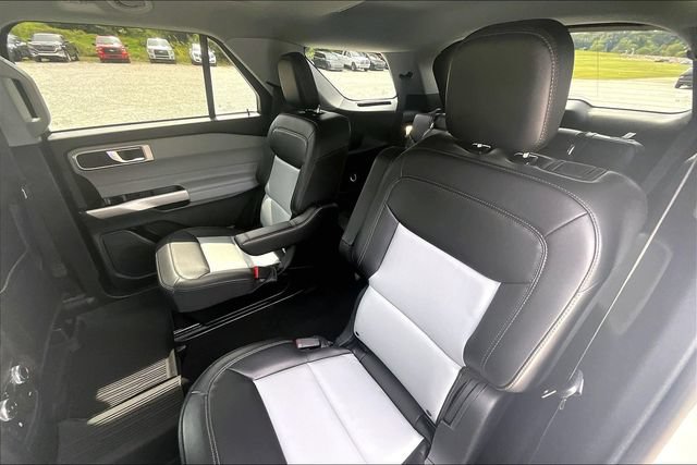 Used 2024 Ford Explorer XLT w/ Equipment Group 202A AWD/4WD image 24