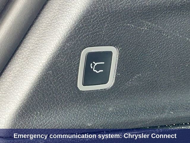 Used 2025 Chrysler Pacifica Limited image 23