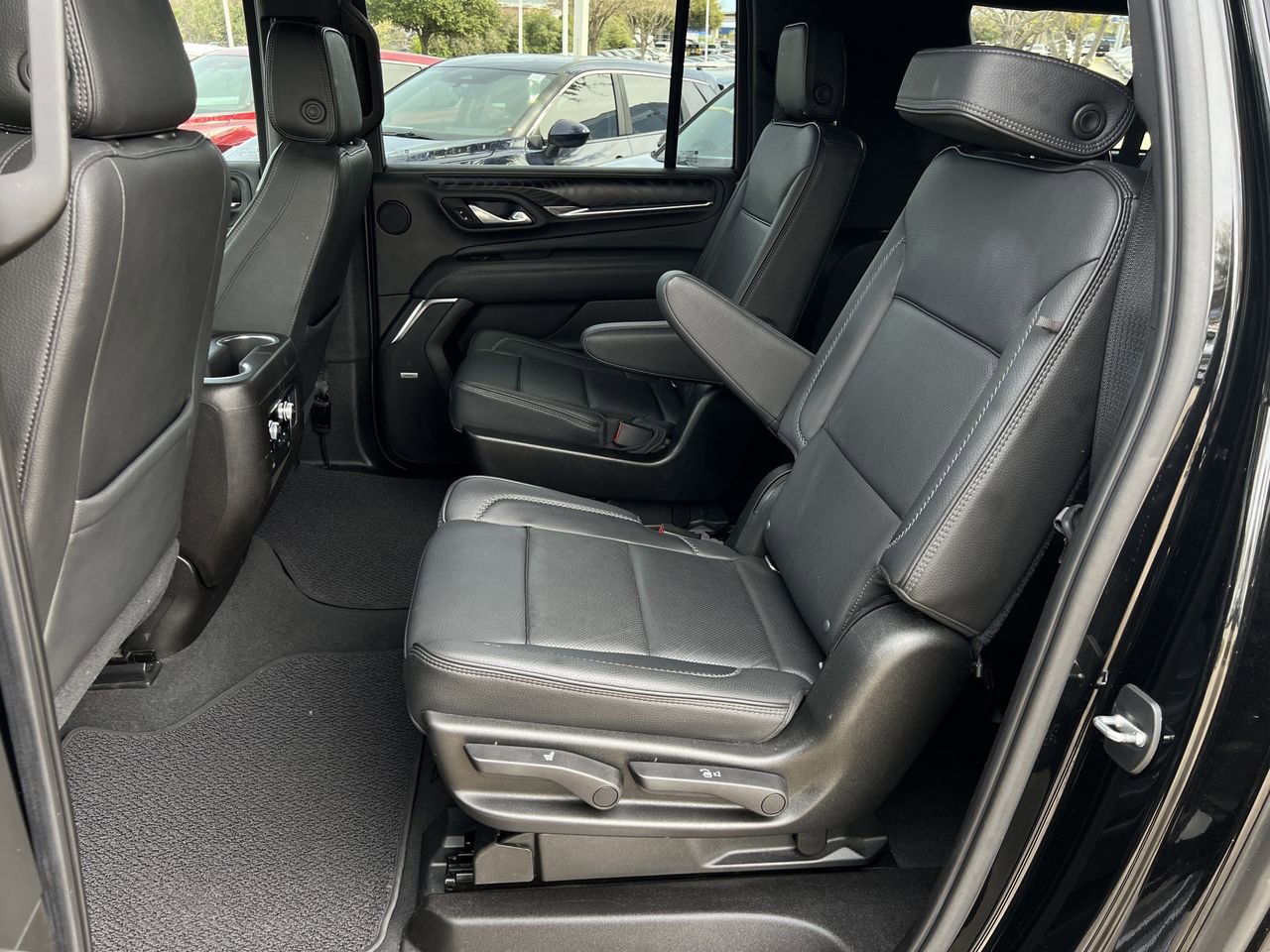 Used 2021 GMC Yukon XL Denali w/ Denali Premium Package image 27