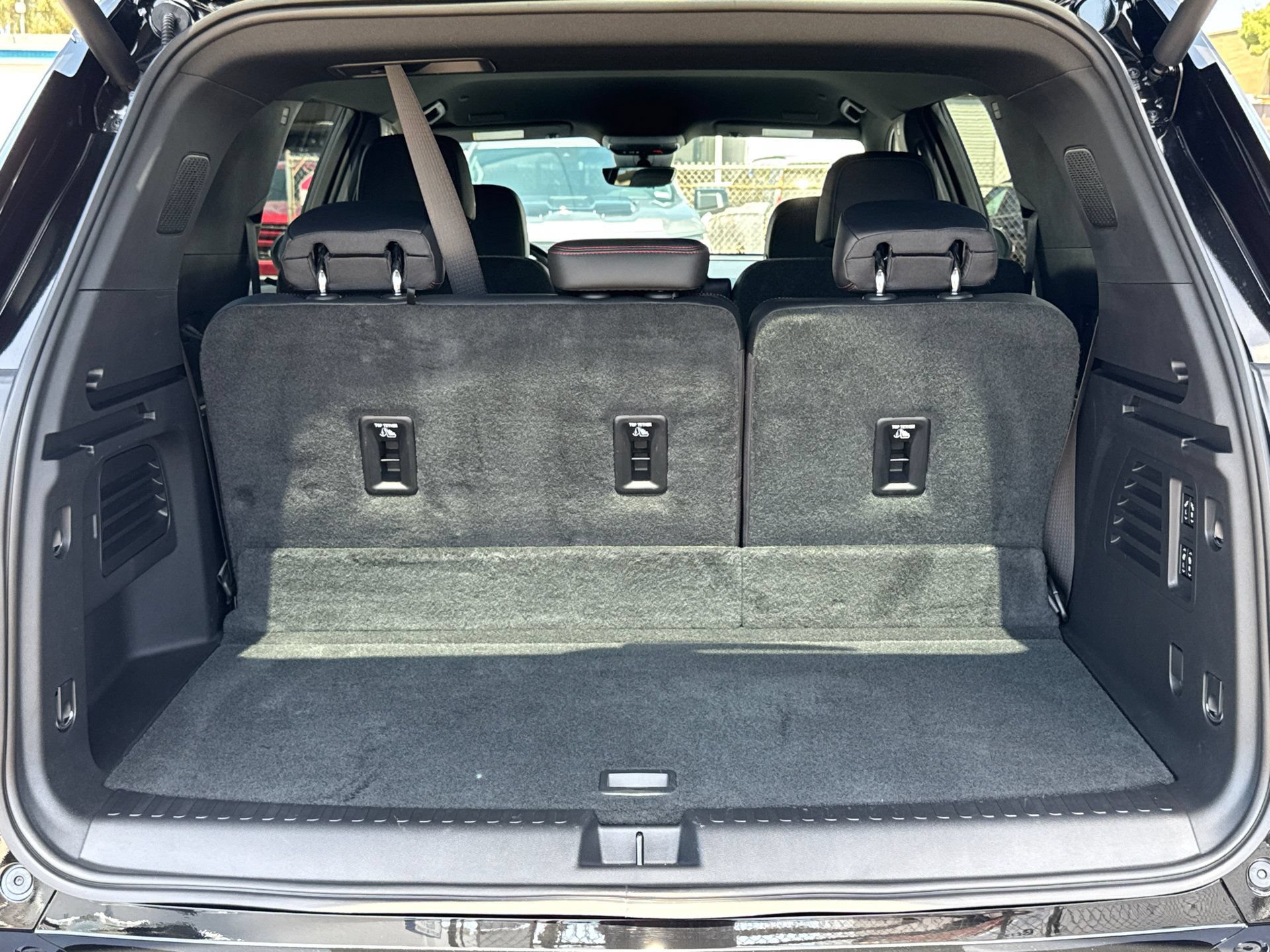 Used 2026 Chevrolet Traverse RS FWD image 8
