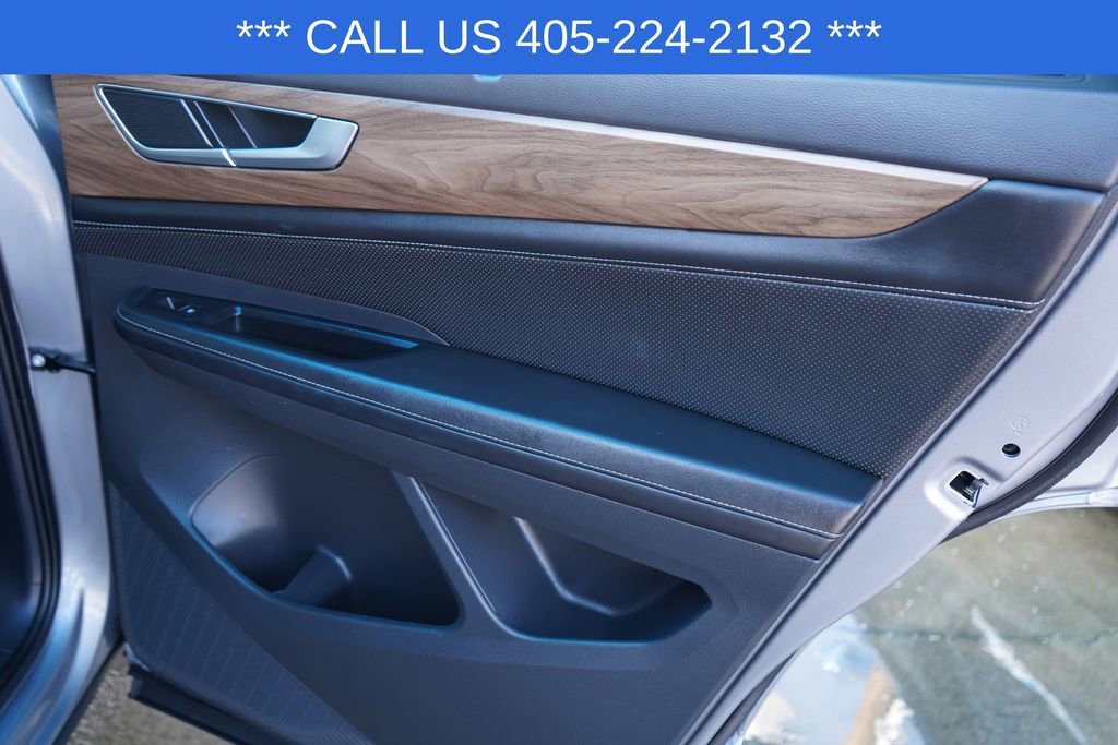 Used 2025 Volkswagen Atlas SE image 24