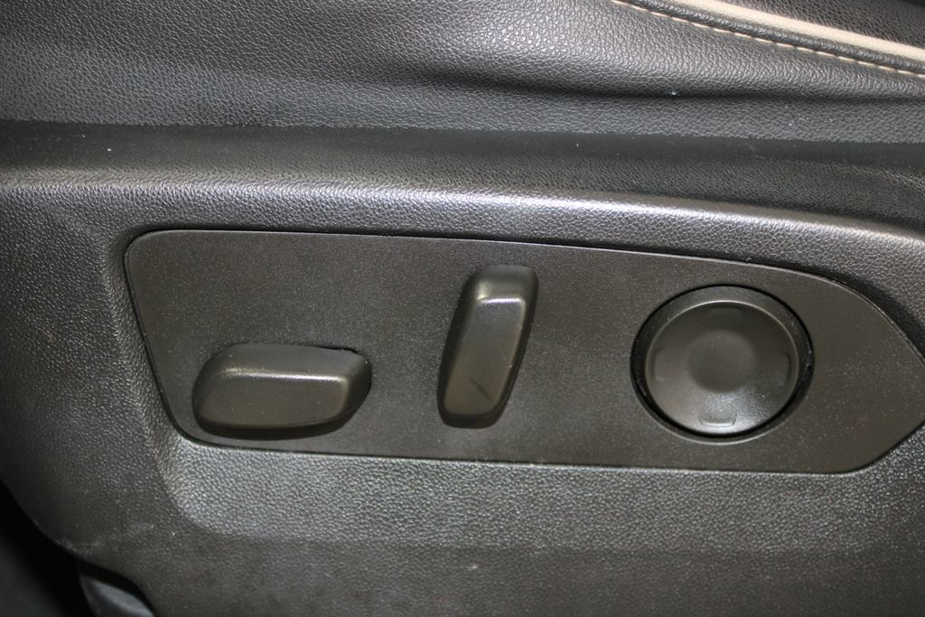 Used 2023 Chevrolet Suburban Premier image 16