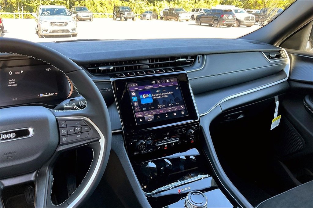 New 2025 Jeep Grand Cherokee L Altitude image 7