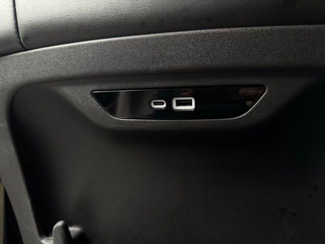 Certified 2024 Chrysler Pacifica Touring-L image 22