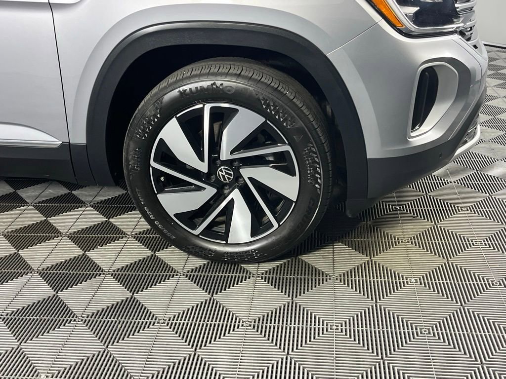 Used 2025 Volkswagen Atlas SEL image 16