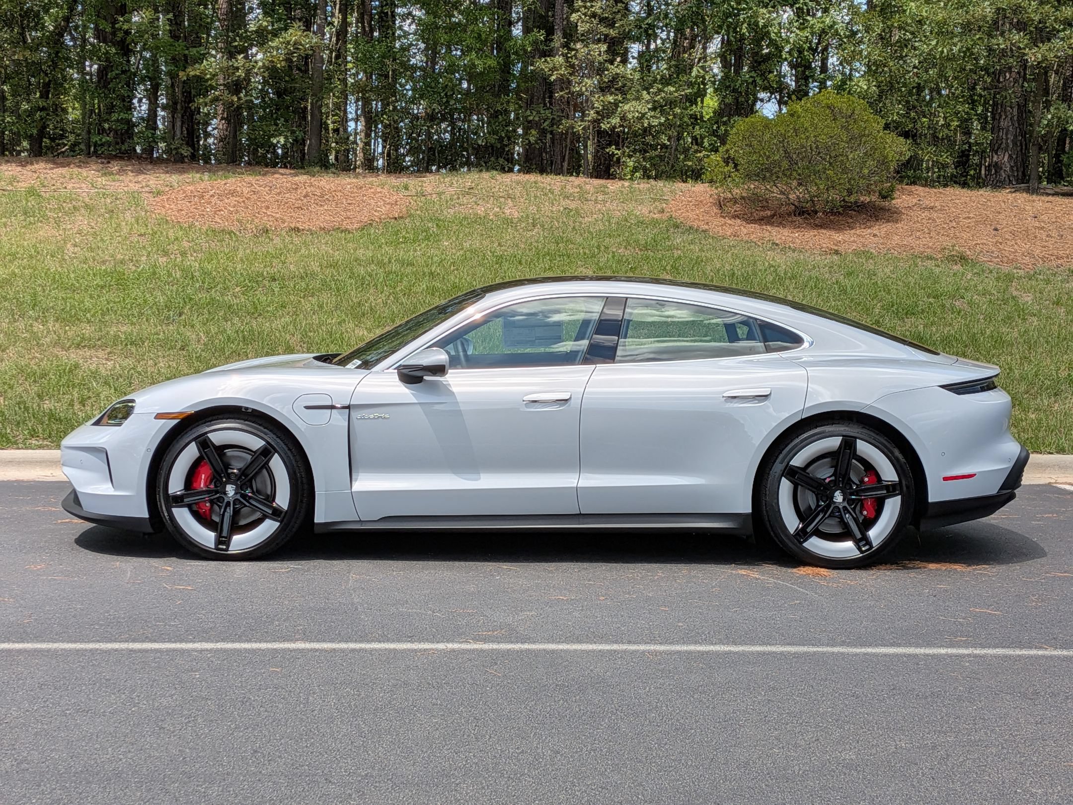 New 2026 Porsche Taycan 4S AWD/4WD image 2
