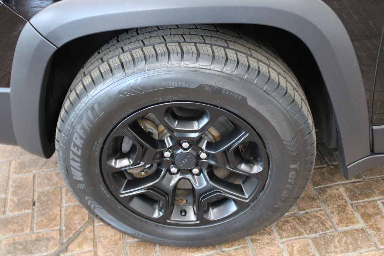 Used 2019 Jeep Cherokee Trailhawk w/ Comfort & Convenience Group image 8