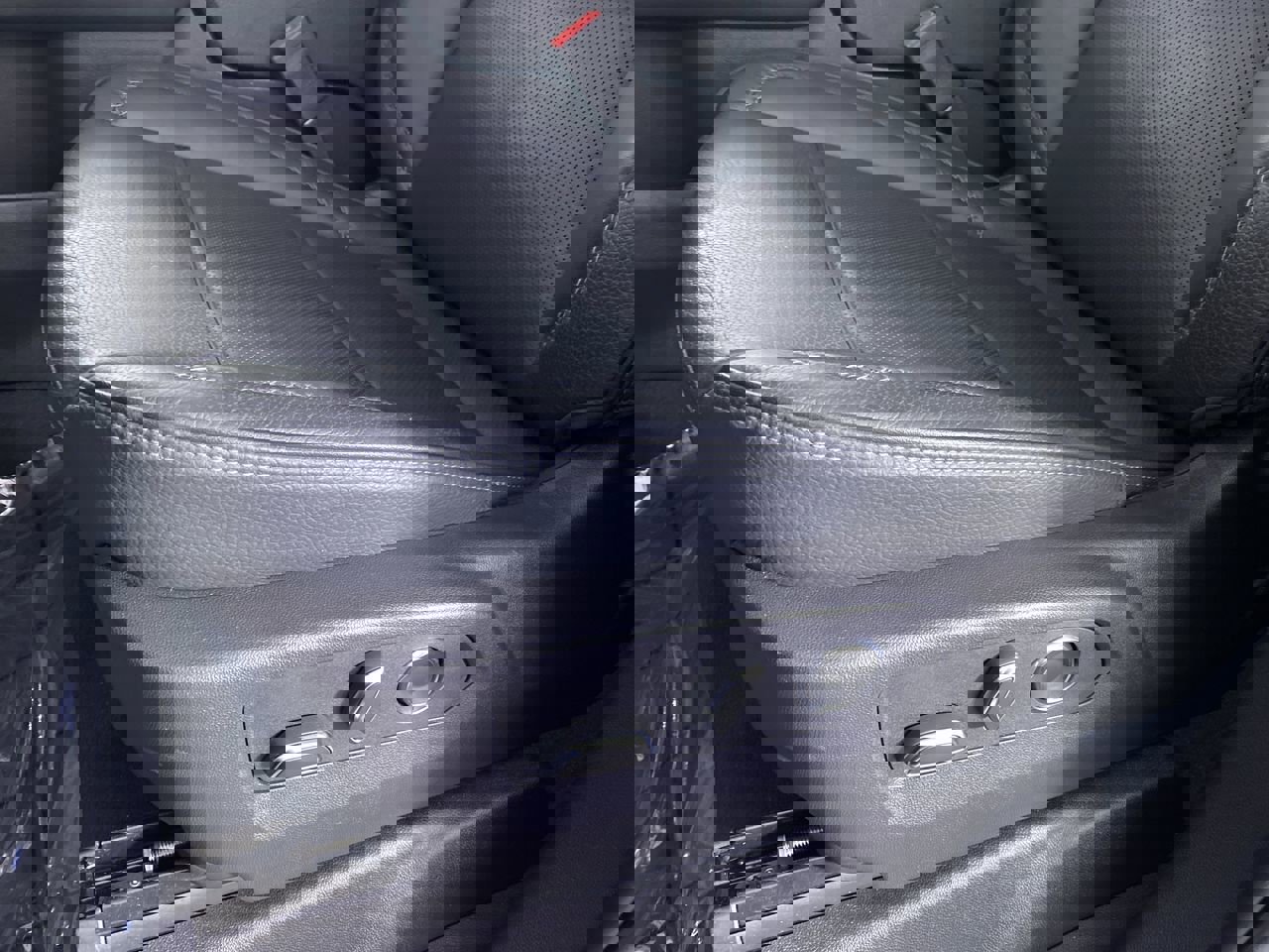 Certified 2025 GMC Yukon Denali image 10