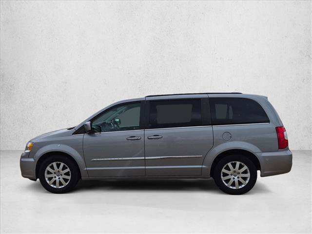 Used 2014 Chrysler Town & Country Touring FWD image 5