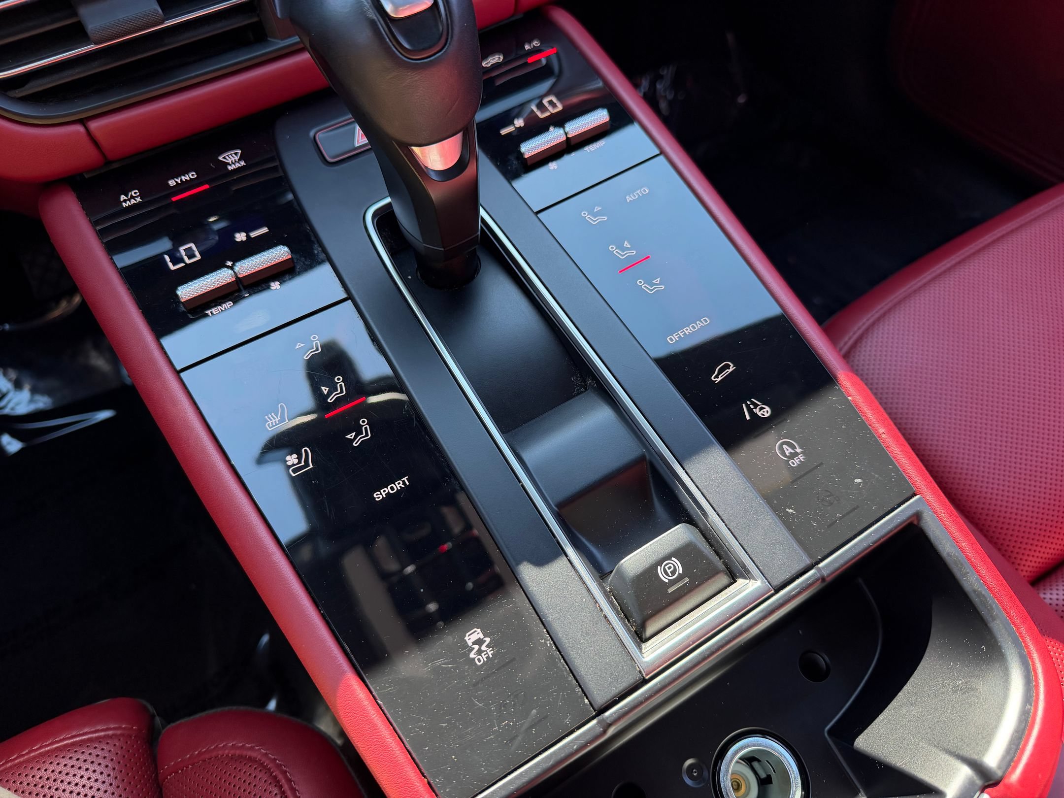 Certified 2023 Porsche Macan AWD/4WD image 15