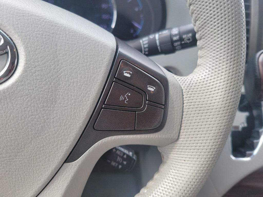 Used 2013 Toyota Sienna XLE w/ Entertainment Pkg image 24