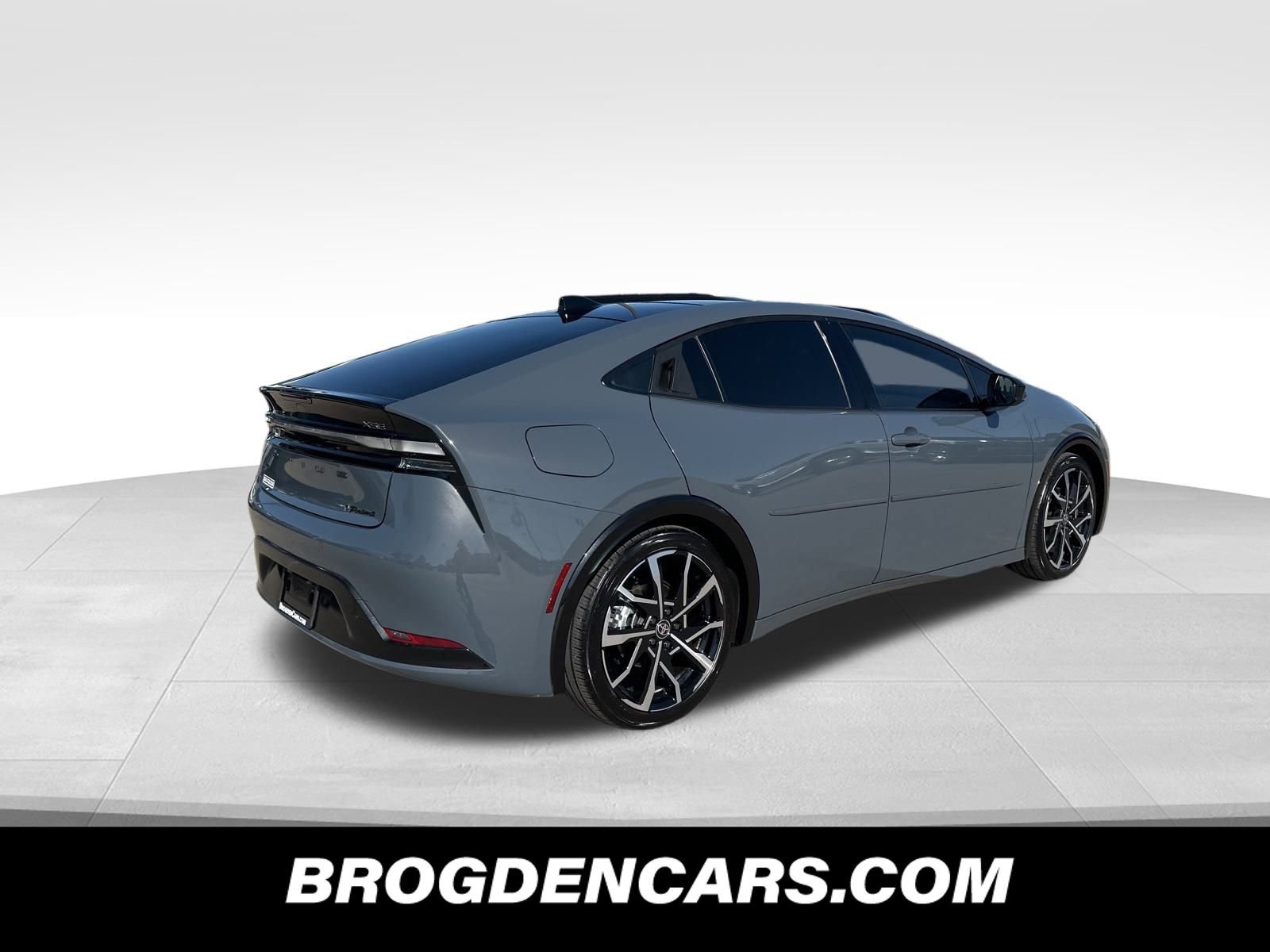 Used 2024 Toyota Prius Prime Premium image 3