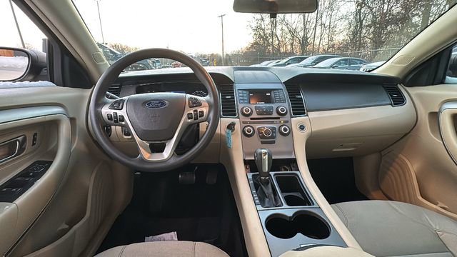 Used 2018 Ford Taurus SE image 6