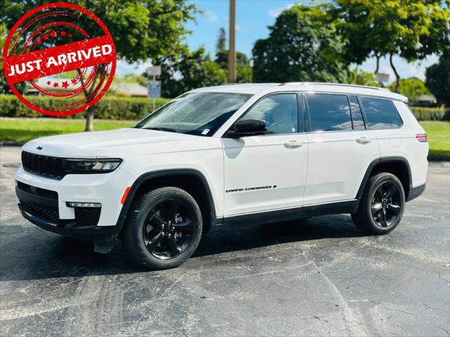 Used 2023 Jeep Grand Cherokee L Limited w/ Black Appearance Package RWD image 1