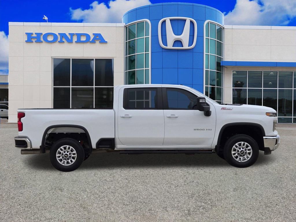 Used 2025 Chevrolet Silverado 2500 LT w/ Convenience Package image 2